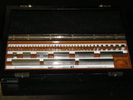 La prova consisteva nel controllare un foro mediante un calibro a tampone fisso. Il calibro fisso è uno strumento misuratore semplice.
