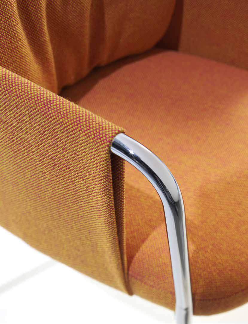 HAORI 34 design: Quaglio Simonelli Il tessuto che riveste la sedia è trattato come un vestito.