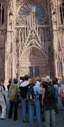 > A PIEDI > IN BICICLETTA CON AUDIOGUIDA Parta alla scoperta di Strasburgo, dalla cattedrale alla Petite France, tutto l'anno, a ogni ora e al suo ritmo, grazie a un audioguida e a una pianta del