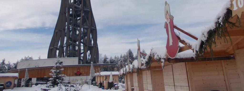 Finalmente scarichiamo il bob e ci dirigiamo verso le piste. La mattina passa tra discese, pupazzi di neve e caffè caldi (per me), Cecilia si diverte tantissimo, ma anche noi torniamo bambini.