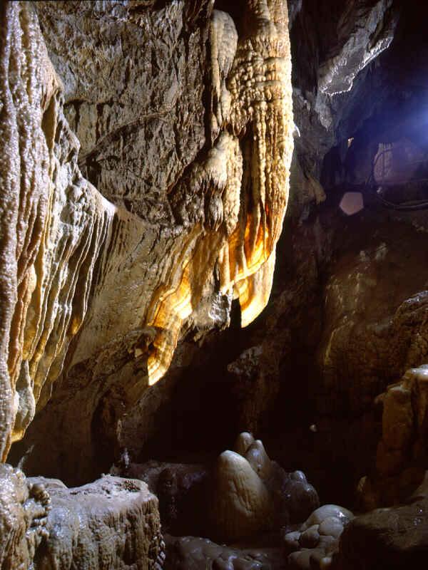 Grotta del Vento La Grotta del Vento o, meglio, la Buca del Vento di Trimpello, in Garfagnana, presso Fornovolasco di Vergemoli, è la prima grotta turistica delle Alpi Apuane per numero di visitatori.