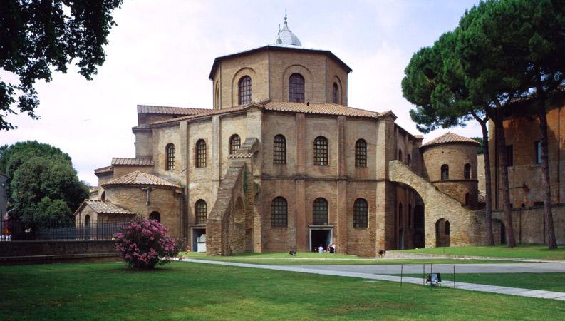 La costruzione fu iniziata intorno al 526, vivente ancora Teodorico, e completata nel 547 dall'arcivescovo Massimiano, quando Ravenna era