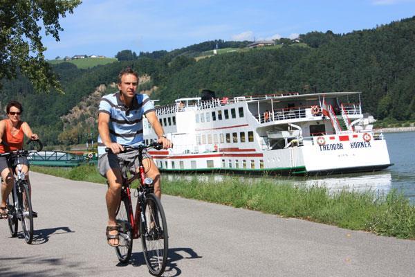 HOP OFF (facoltativo). Vienna e le bellezze della città viste dalla bicicletta stupiranno.