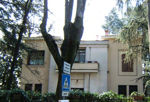 SCHEDA N 25 Villa urbana Villa realizzata tra gli anni '20 e '30 del Novecento secondo i canoni dell'architettura Razionalista.