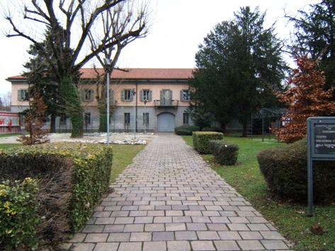Gestita dal 1746 dalla famiglia Morandi, che ne acquistò definitivamente dal Santuario la proprietà nel 1864, veniva acquista nel 1965 dal Comune di Saronno e restaurata e trasformata, nel 1988, in
