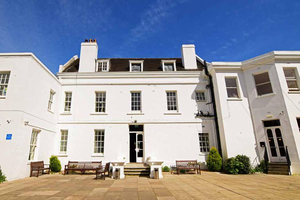 alla vivibilità di un tranquillo quartiere residenziale in classico stile inglese.