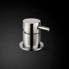 pavimento con miscelatore deviatore e doccetta Standing floor bath mixer, diverter and hand shower