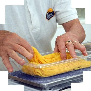 Pavoni...una realtà tutta italiana Da una delle prime pasta all uovo nate in Italia nel lontano 1955 ha origine il Pastificio Pavoni.