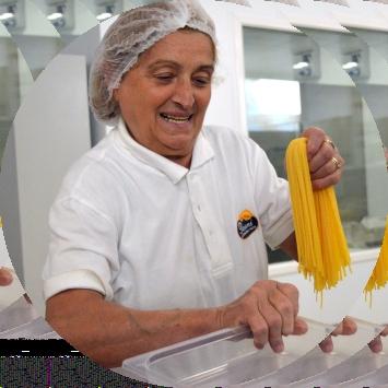 Attualmente il Pastificio Pavoni è una delle tipiche realtà alimentari italiane che può essere definita come una piccola azienda artigianale a conduzione tipicamente famigliare.