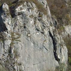 8 Sasso di Introbio Comuni di Barzio e Introbio Itinerari tecnici su muri verticali a gocce e concrezioni, oppure buchi, lame e grosse tacche.