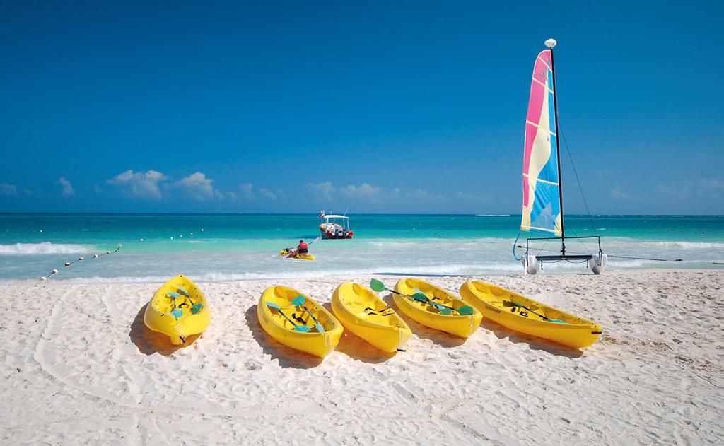 222 SOLE E CARAIBI / MESSICO / PLAYA MAROMA acquatici non motorizzati quali catamarano e kayak, una lezione introduttiva al diving in piscina.