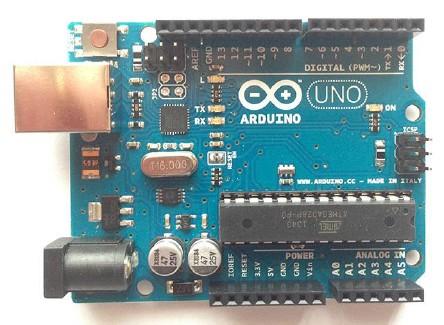 ARDUINO UNO E un microcontrollore. Si può assimilare questa scheda ad un piccolo computer che consente di realizzare prototipi di circuiti elettronici di controllo e di prototipazione.