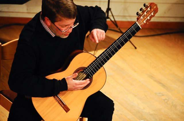 Martedì 21 novembre ore 16 Lezione aperta (2 evento contestuale) LA CHITARRA CONTEMPORANEA chitarra classica e chitarra elettrica Una lezione aperta, coronata dalla performance dei Giovani del