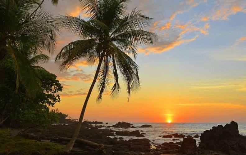 come passeggiate guidate intorno al Lodge, gite a cavallo sulla spiaggia o semplicemente sedersi con una bevanda tropicale fredda mentre si attende lo stupendo tramonto sulla baia di Drake.