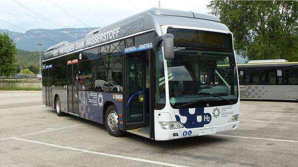 Lo sapevi, che dalla fine del 2013 Bolzano è una delle poche città europee in cui circolano autobus a idrogeno?gli autobus con celle ad idrogeno vengono azionati da motori elettrici.