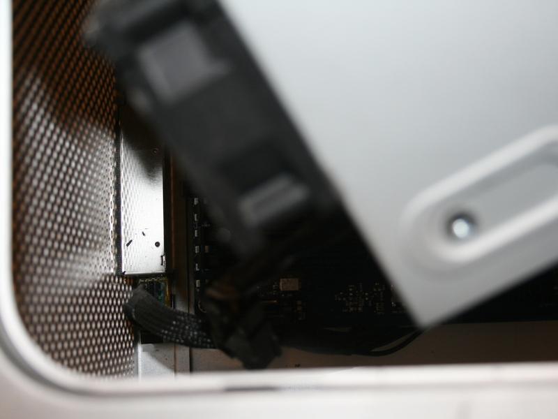 (immagine 3, piombo HDD) Passo 11 Rimuovere rosso e