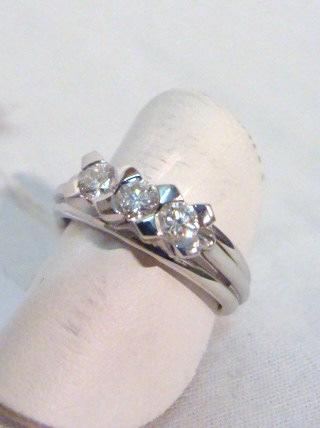 bianco 18kt con brillantino 0.