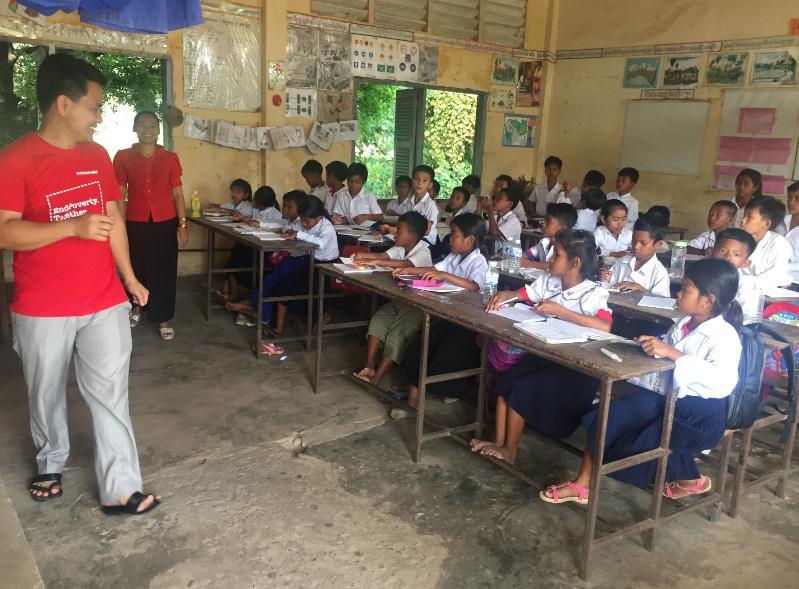 Incontro di sensibilizzazione in una scuola della provincia di Koh Kong Nelle Province di Oddar Meanchey e Kampong Thom Costruzione Centri e Spazi Ricreativi Nella provincia di Oddar Meanchey si è