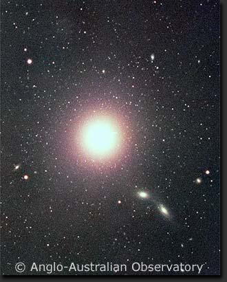 Galassie Ellittiche Le galassie ellittiche: sono costituite principalmente da uno sferoide; sono