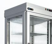 S BT griglie refrigeranti fisse Mod. R Ripiani in vetro girevoli Design lineare e moderno Refrigerated display cabinets for pastry.