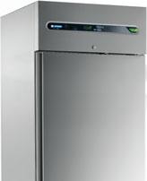Green Armadi Refrigerati 700 porta cieca, 2/1, acciaio inox AISI 304 interno ed esterno, con refrigerante naturale R290 o gas R404A Disponibilità: TN -2 /+7 o BT -24 /-10 Accessori di serie: 3