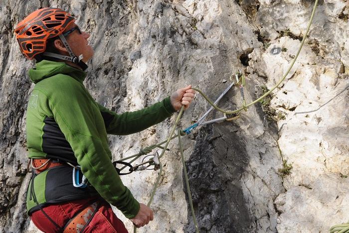 Utilizzo del secchiello o tube Per assicurare il primo di cordata