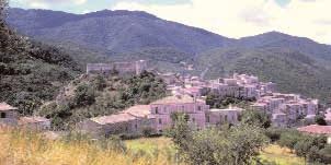 6 maltanapoli Dicembre 2009 IL RESTAURO DEL CASTELLO DI LAVIANO Il 23/11/1980, intorno alle 19,37, un terremoto di 6,8 magnitudo* colpisce violentemente una zona a scavalco tra la Campania e la