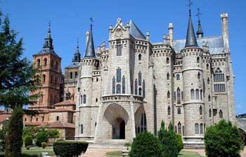 all originario ospizio per i pellegrini fondato nel 1173 e la Casa Botines, opera incredibilmente sobria di Antonio Gaudí. Cena e pernottamento in albergo.