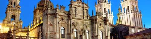 Arrivo quindi a Santiago de Compostela e attraversamento a piedi del meraviglioso centro fino alla bella piazza dell Obradoiro.
