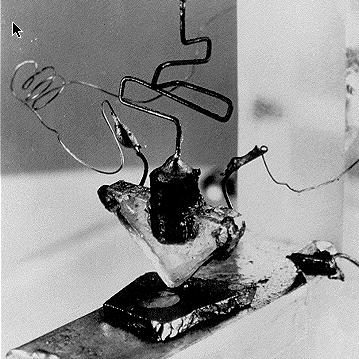 GENERAZIONE 2 1947: Introduzione dei transistor Piccoli, robusti, veloci, consumano poco (le