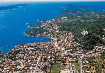 Ostrov Hvar a hotel Esplanade - zaradené medzi najlepšie na svete Trajektová linka Split - Vis patrí medzi najkrajšie na svete PHOTO: MARIO BRZIĆ Ostrov Hvar a záhrebský hotel Esplanade vstupujú do