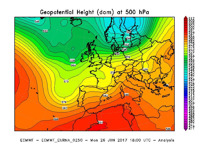 atlantiche. Un primo cedimento è avvenuto il 25 giugno, con il passaggio di una saccatura sulle Alpi (Figura 5 a sinistra), che però non ha dato luogo a fenomeni precipitativi particolarmente intensi.