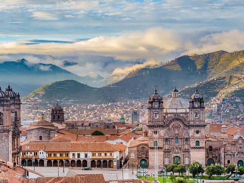 Cuzco Dopo la prima colazione si parte per la visita a piedi, con guida privata parlante italiano, della splendida città di Cuzco, che fu capitale dell Impero Inca (XV secolo), passando attraverso la