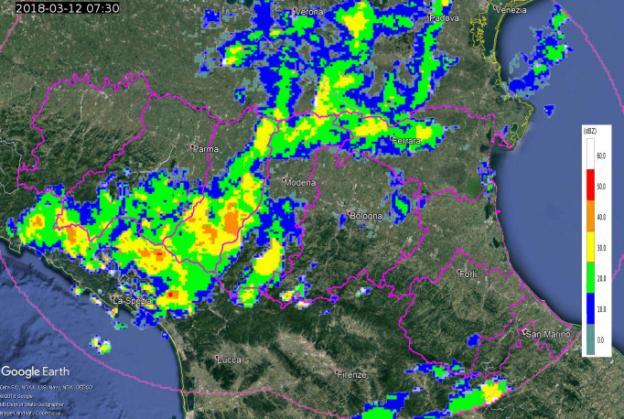 Mappe di riflettività dell 11/03/2018 alle 22:00 UTC (a sinistra) ed alle 23:55 UTC (a destra).