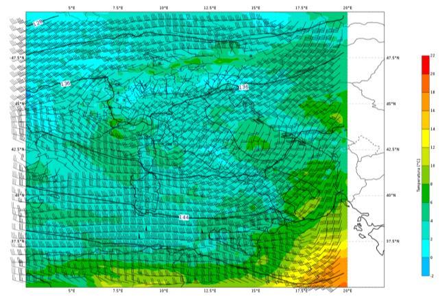 (a sinistra) ed alle 12:00 UTC (a destra).