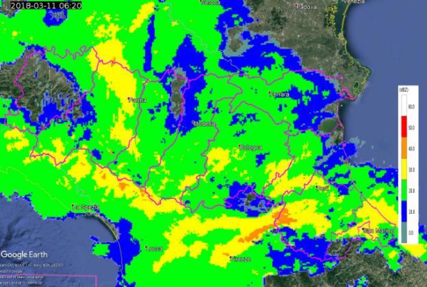 Figura 8. Mappe di riflettività del 10/03/2018 alle 21:15 UTC (a sinistra) ed alle 22:30 UTC (a destra).