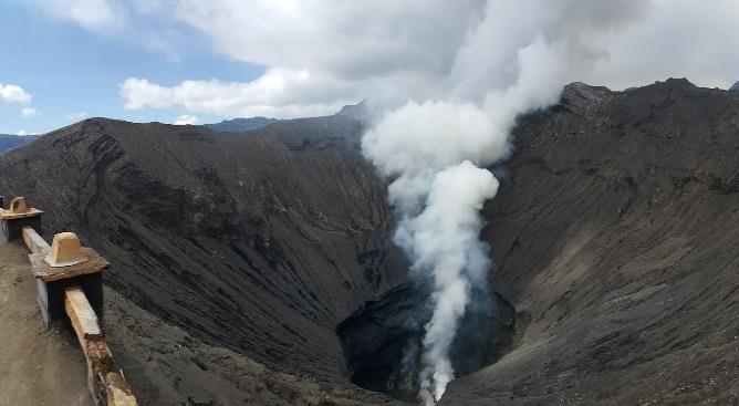 La fatica del viaggio verrà ricompensata da una magica atmosfera. Cena e pernottamento.