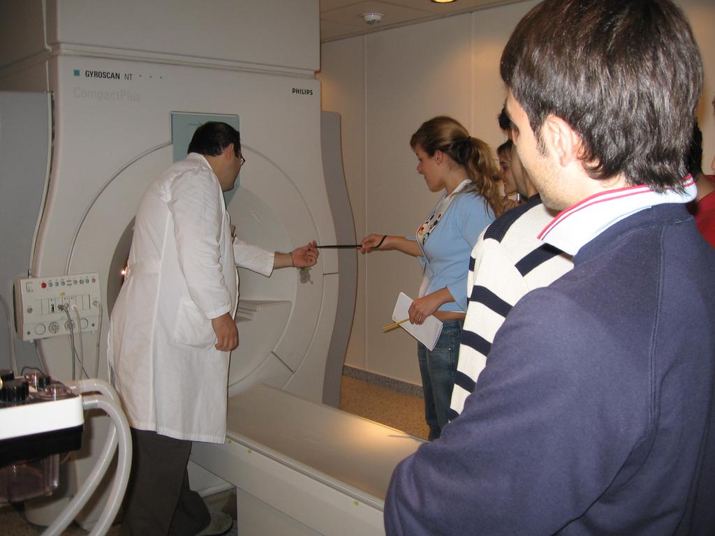 Presso il Policlinico di Cagliari il sistema per fmri/ EEG simultaneo (Handy EEG, Micromed) è spesso usato per il monitoraggio di pazienti con epilessia e con patologie
