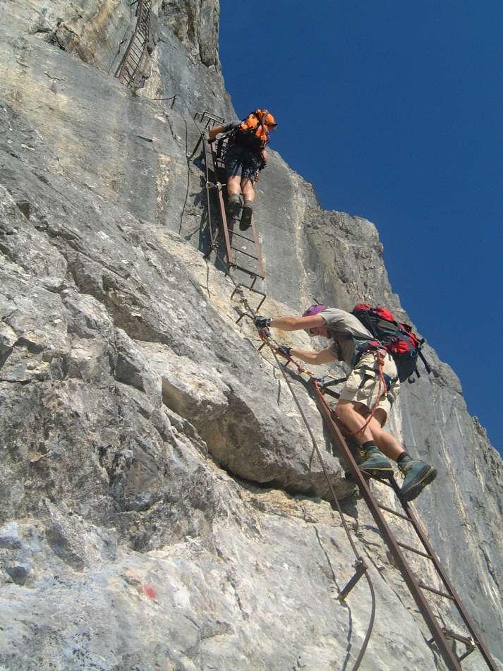 L IMPEGNO NELLA SOSTENIBILITÀ AMBIENTALE E MOBILITÀ DOLCE Collabora con le comunità socie per lo sviluppo di un prodotto turistico accessibile a tutti, sostenibile e transnazionale.