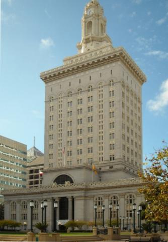 EDIFICI STORICI: City Hall di Oakland All epoca della costruzione, 1914, era l edificio più alto della costa