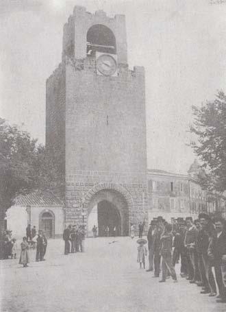 di nord-est e sud-ovest della torre. Porta a Ponti era la porta settentrionale della città così chiamata perché permetteva la comunicazione con la via che conduceva al ponte sul Tirso.