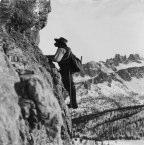 10 10 Voci di Cortina Numero 26 Numero 26 luglio 2006 ANGELO DIBONA, SIMBOLO DELLE GUIDE ALPINE AMPEZZANE A cinquant anni dalla scomparsa (1879-1956) gli Scoiattoli di Cortina lo ricordano con un