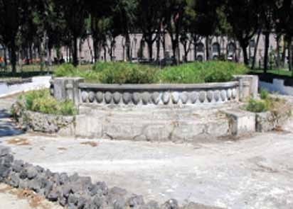 Fontana dei Papiri è una delle più vaste fontane monumentali di Napoli.