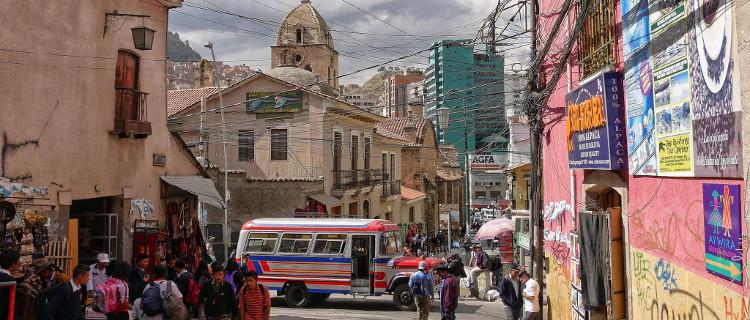 SCOPRIRE IL PERÙ E LA BOLIVIA Un viaggio introduttivo alle bellezze e alla storia di questo affascinante paese, scoprendo le sue principali attrazioni.