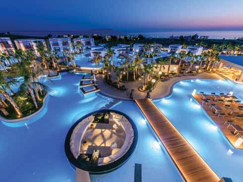Hotelska ponuda: središte hotela je bazen u obiku lagune koji se proteže cijelim hotelskim resortom; te oko kojeg se nalaze luksuzni apartmani/bungalovi (suite-ovi) u sjeni palminog drveća, te