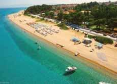 Fiscardo Itaka lassi Lassi je najveće i vrlo popularno turističko mjesto, gdje su najljepše plaže na otoku: Gradakia, Kalamia i poznate pješčane plaže Makris i Platis Yialos pravi raj za sve
