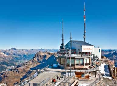 CORVATSCH 3303 CORVATSCH 3303 TOP OF ENGADIN La stazione in vetta più alta delle Alpi orientali entusiasma anche d estate: il Corvatsch offre stupende viste panoramiche, avventure sportive e