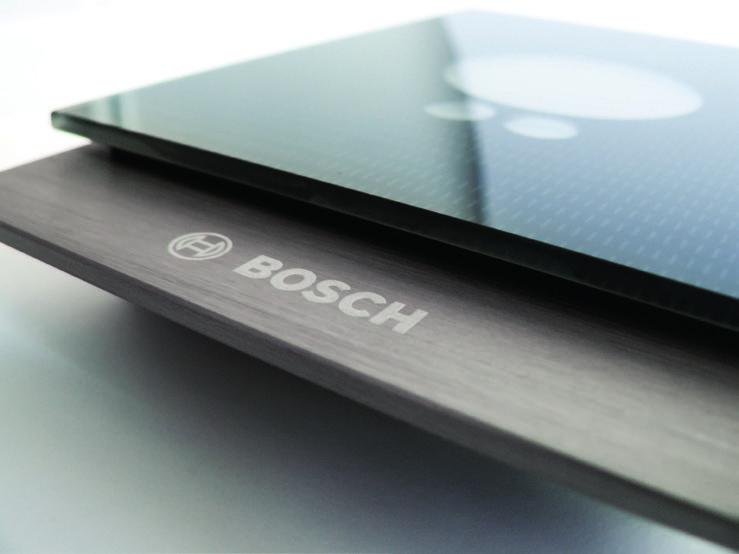 L 10 cm A 14,5 cm P 2,7 cm Gestione tramite app Bosch Control Gestire il calore di casa non è mai stato così semplice!