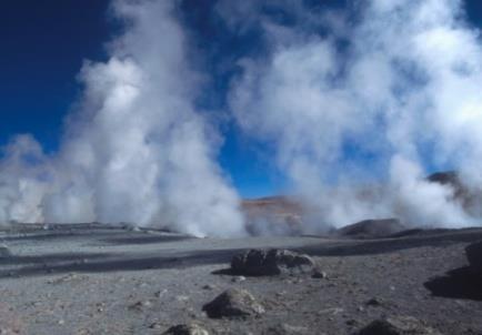 Partenza prima dell alba per i Geysers del Tatio, nella Cordillera delle Ande; è il campo geotermico più alto del mondo (4200 m).