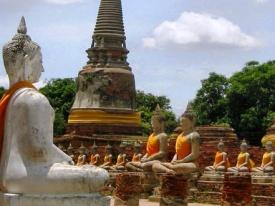 Giorno 5 Sukhothai - Phrae - Chiang Rai (B, L, -) Prima colazione all'americana in hotel, check-out e partenza per visitare il Parco Storico di Sukhothai.